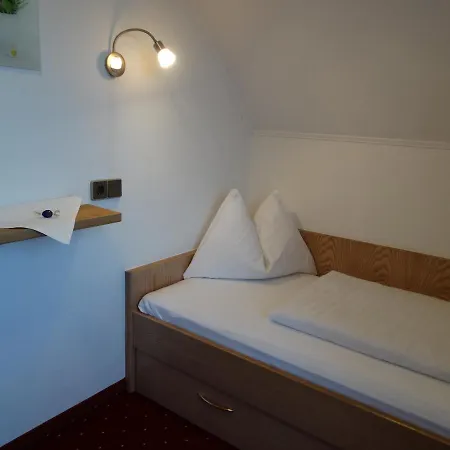 Glautschhof Guest house *