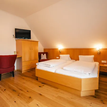 Konukevi Glautschhof 3*